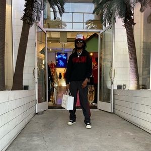 Meet your Posher, Glover